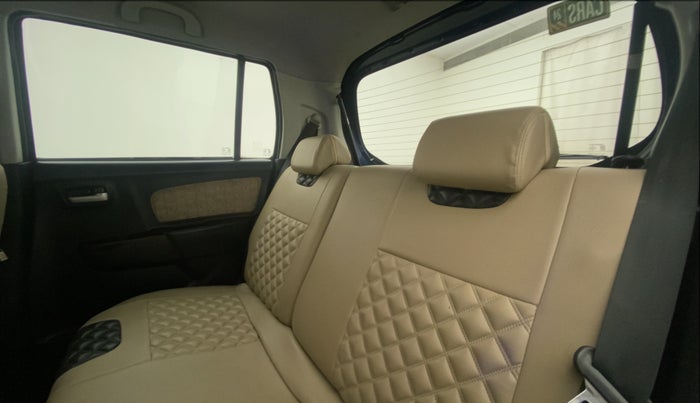 2017 Maruti Wagon R 1.0 VXI AMT, Petrol, Automatic, 65,289 km, Right Side Rear Door Cabin