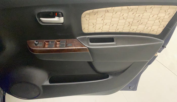 2017 Maruti Wagon R 1.0 VXI AMT, Petrol, Automatic, 65,289 km, Driver Side Door Panels Control
