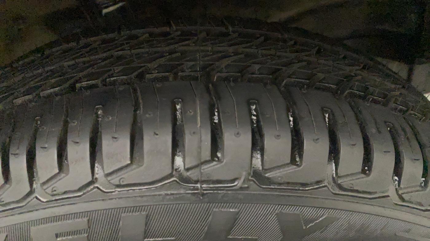 2017 Maruti Wagon R 1.0 VXI AMT, Petrol, Automatic, 65,289 km, Left Front Tyre Tread
