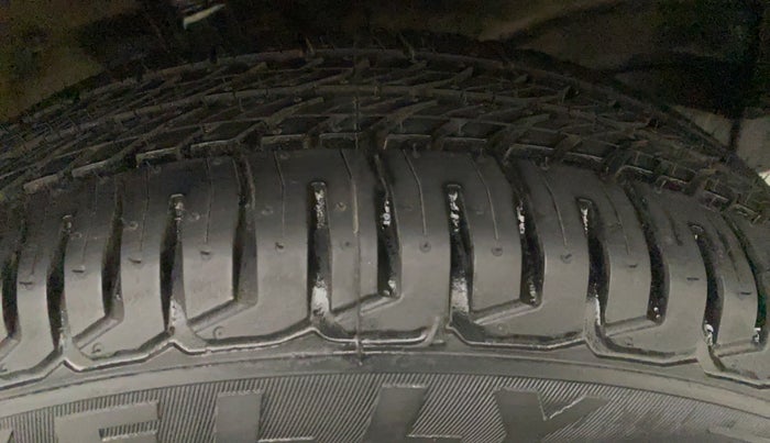 2017 Maruti Wagon R 1.0 VXI AMT, Petrol, Automatic, 65,289 km, Left Front Tyre Tread