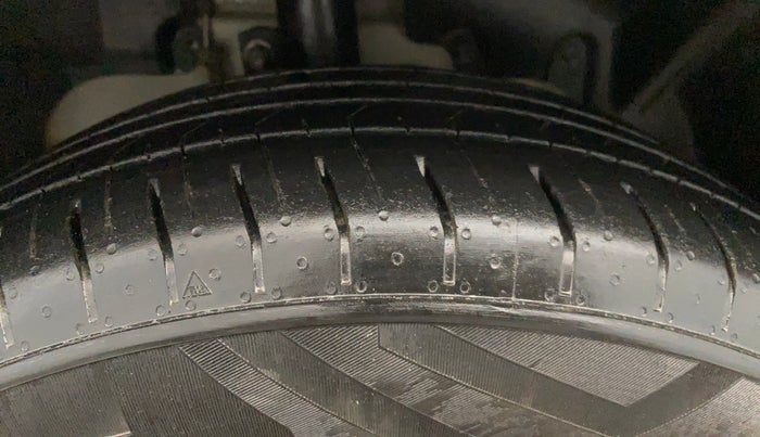 2017 Ford Ecosport TREND 1.5L DIESEL, Diesel, Manual, 1,22,815 km, Right Front Tyre Tread