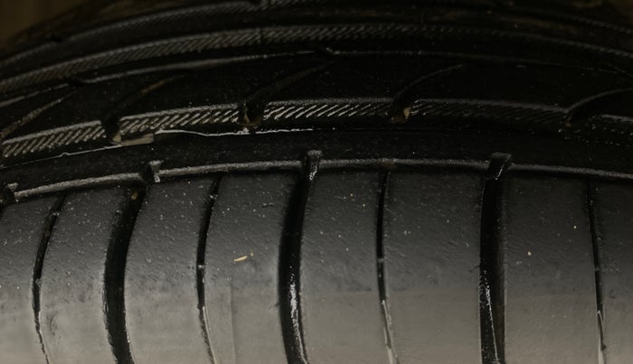 2020 Hyundai Grand i10 SPORTZ 1.2 KAPPA VTVT, Petrol, Manual, 53,906 km, Right Front Tyre Tread