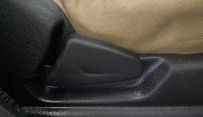 2017 Renault Kwid RXL, Petrol, Manual, 44,208 km, Driver Side Adjustment Panel