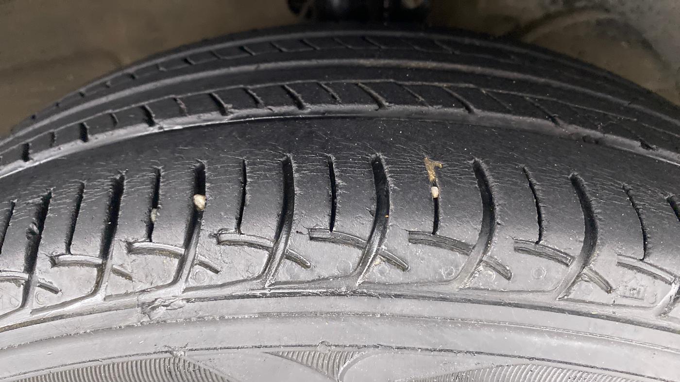 2016 Maruti Baleno DELTA PETROL 1.2, Petrol, Manual, 52,193 km, Right Front Tyre Tread