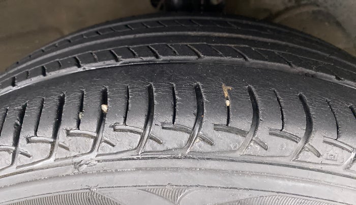 2016 Maruti Baleno DELTA PETROL 1.2, Petrol, Manual, 52,193 km, Right Front Tyre Tread