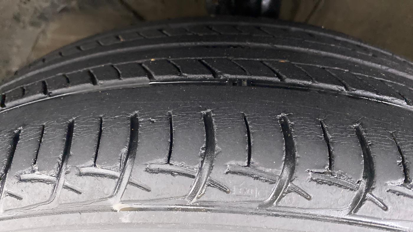 2016 Maruti Baleno DELTA PETROL 1.2, Petrol, Manual, 52,193 km, Left Front Tyre Tread