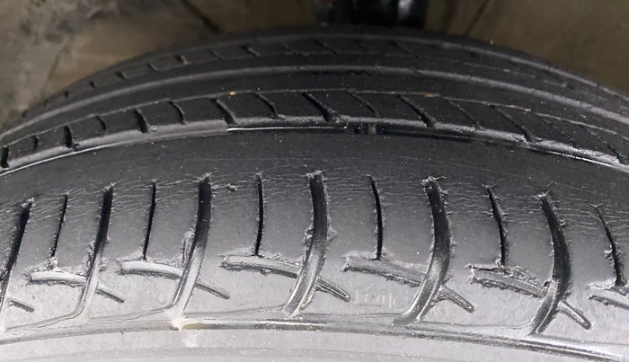 2016 Maruti Baleno DELTA PETROL 1.2, Petrol, Manual, 52,193 km, Left Front Tyre Tread