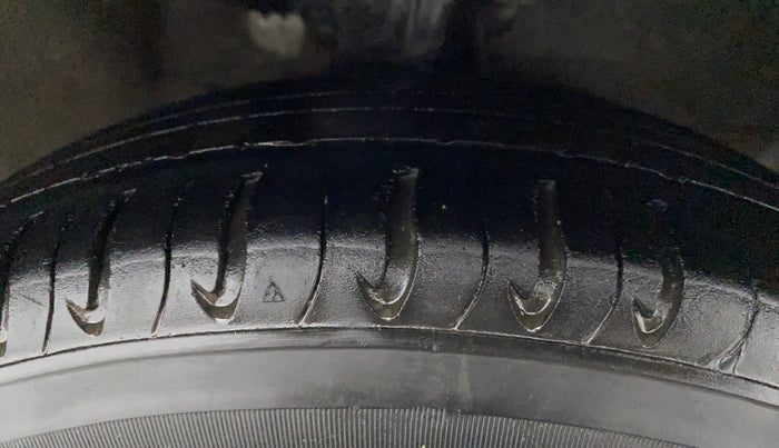 2012 Hyundai i10 ERA 1.1, CNG, Manual, 85,263 km, Right Front Tyre Tread