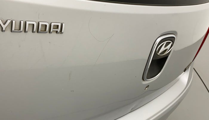 2012 Hyundai i10 ERA 1.1, CNG, Manual, 85,263 km, Dicky (Boot door) - Minor scratches