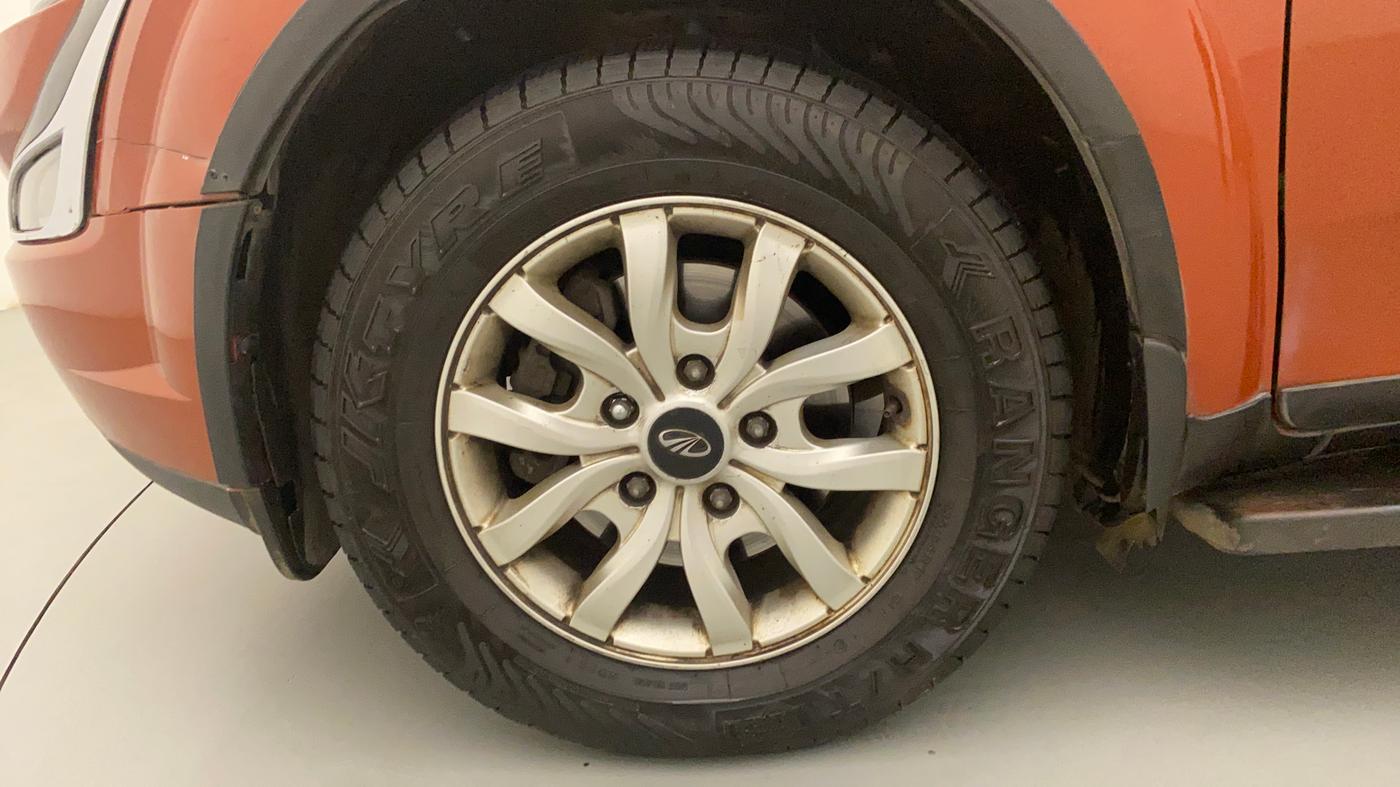 2017 Mahindra XUV500 W10 AT, Diesel, Automatic, 86,943 km, Left Front Wheel