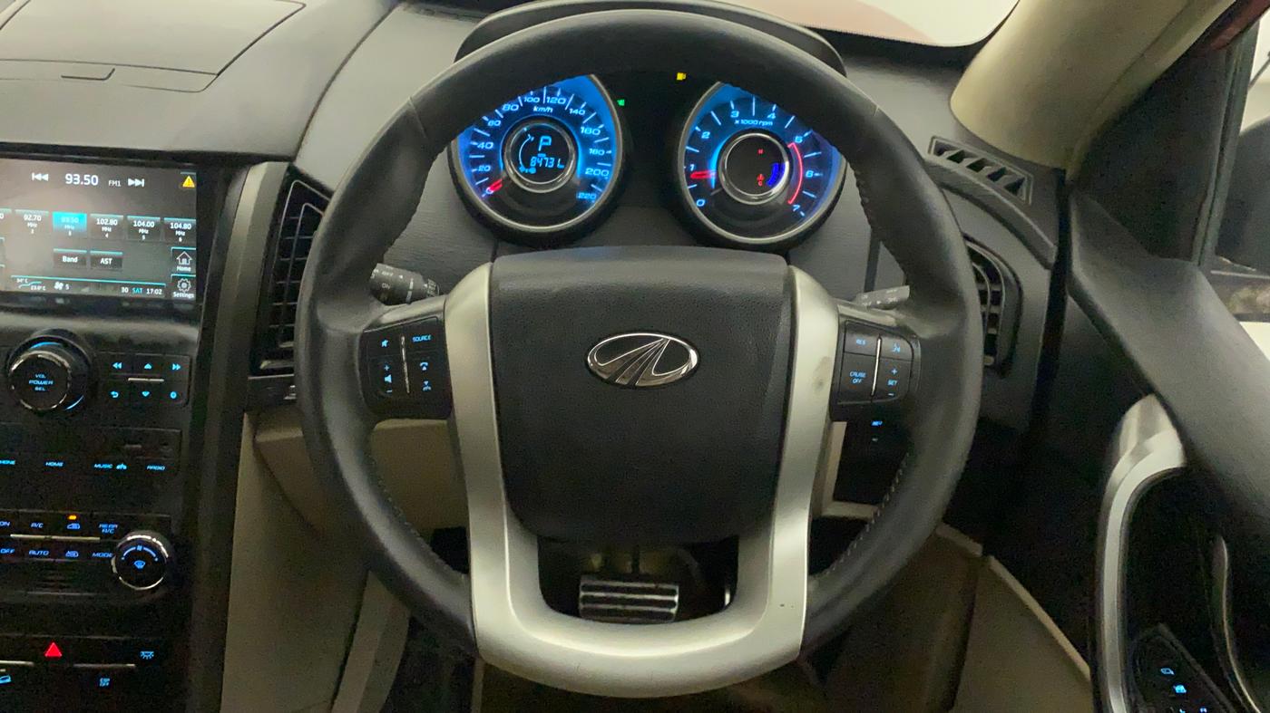 2017 Mahindra XUV500 W10 AT, Diesel, Automatic, 86,943 km, Steering Wheel Close Up