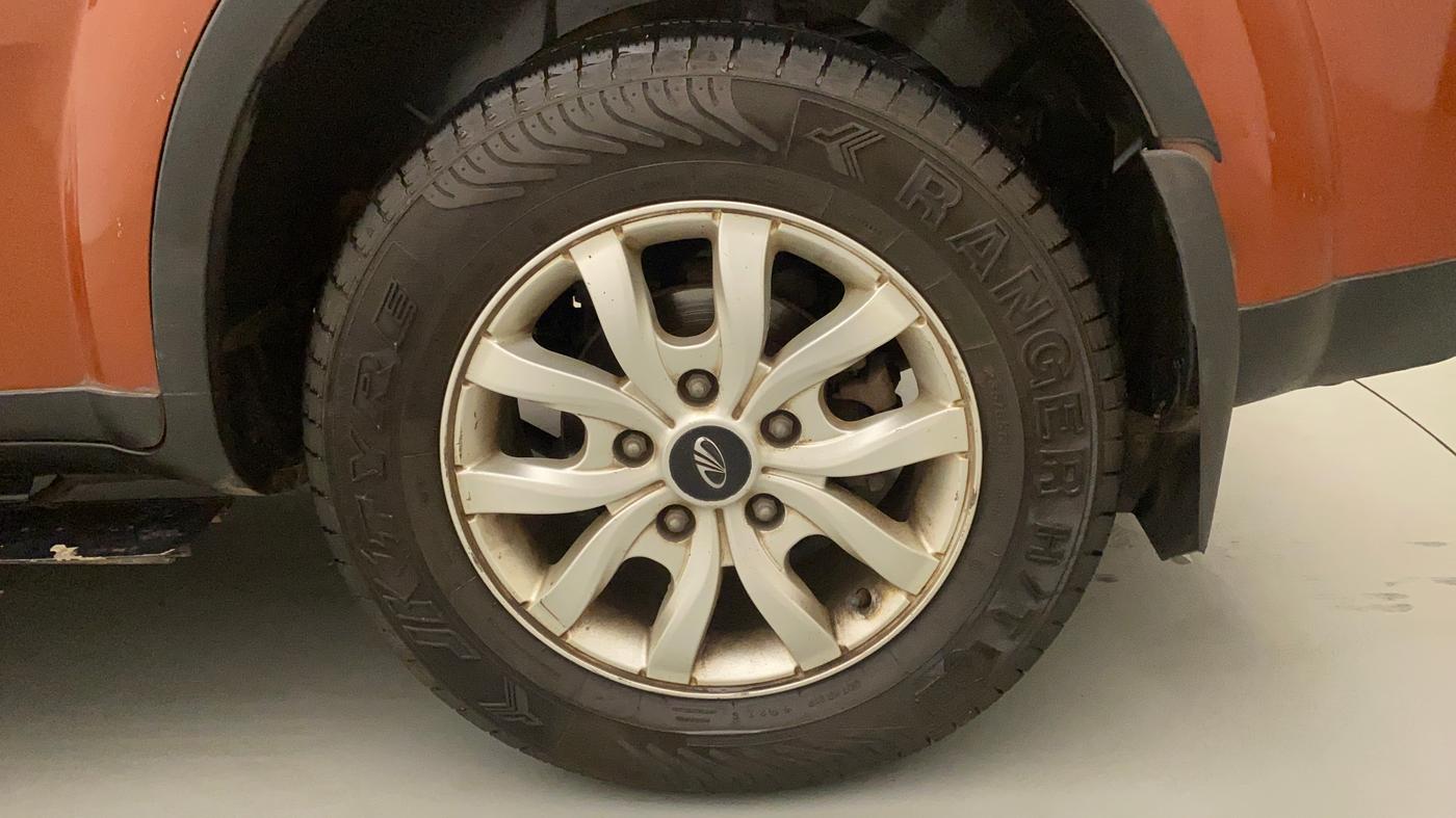 2017 Mahindra XUV500 W10 AT, Diesel, Automatic, 86,943 km, Left Rear Wheel