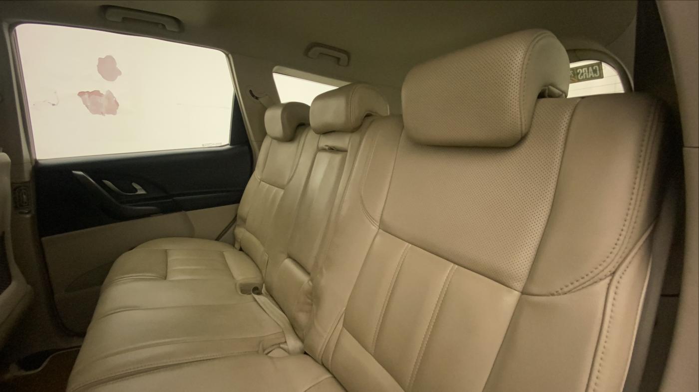 2017 Mahindra XUV500 W10 AT, Diesel, Automatic, 86,943 km, Right Side Rear Door Cabin