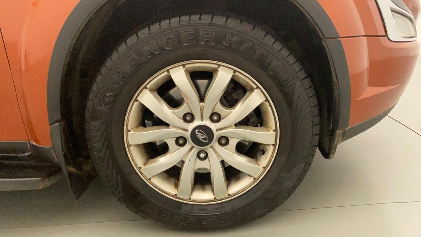 2017 Mahindra XUV500 W10 AT, Diesel, Automatic, 86,943 km, Right Front Wheel