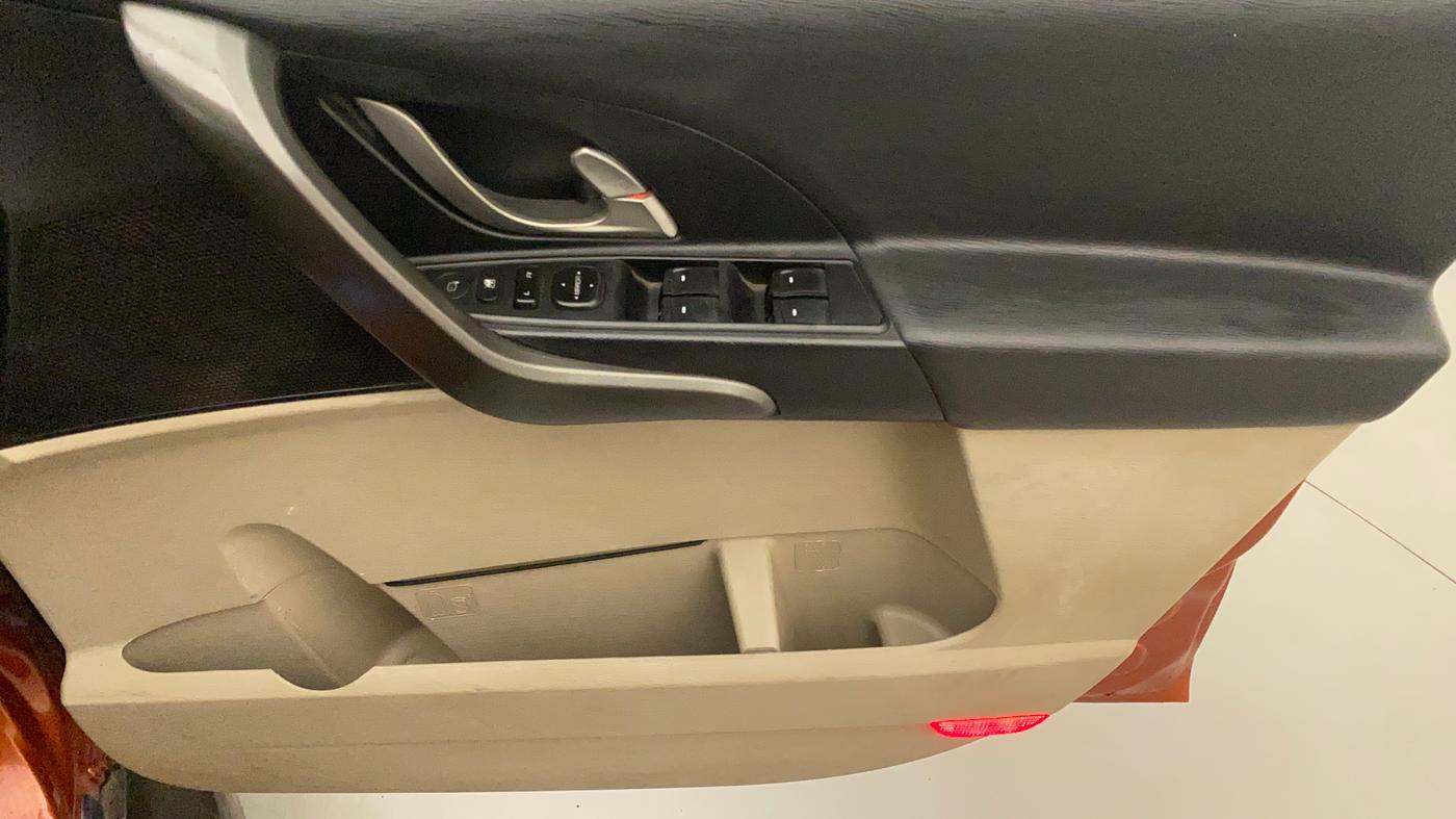 2017 Mahindra XUV500 W10 AT, Diesel, Automatic, 86,943 km, Driver Side Door Panels Control
