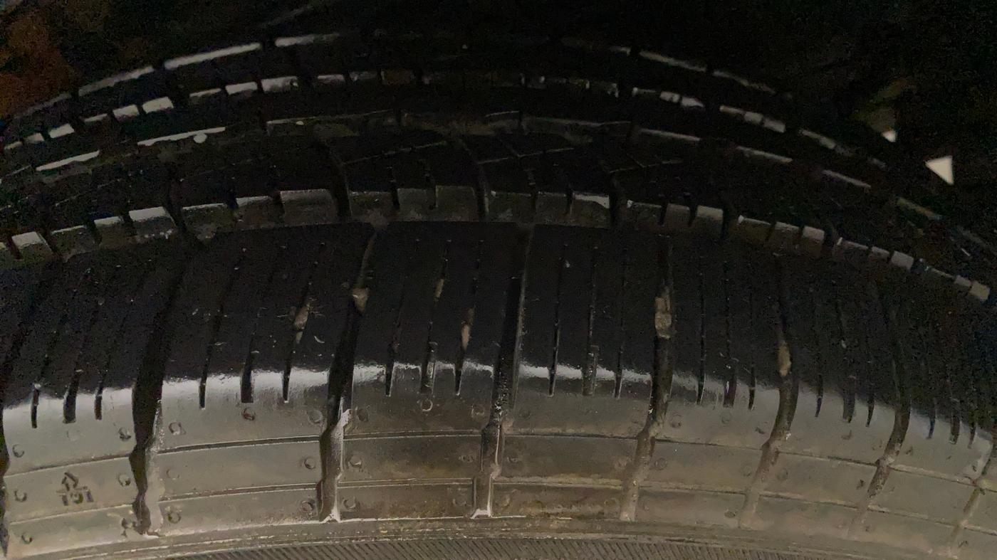 2017 Mahindra XUV500 W10 AT, Diesel, Automatic, 86,943 km, Left Front Tyre Tread