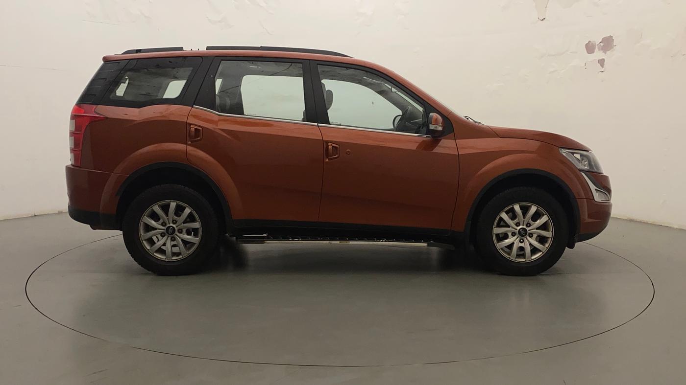 2017 Mahindra XUV500 W10 AT, Diesel, Automatic, 86,943 km, Right Side