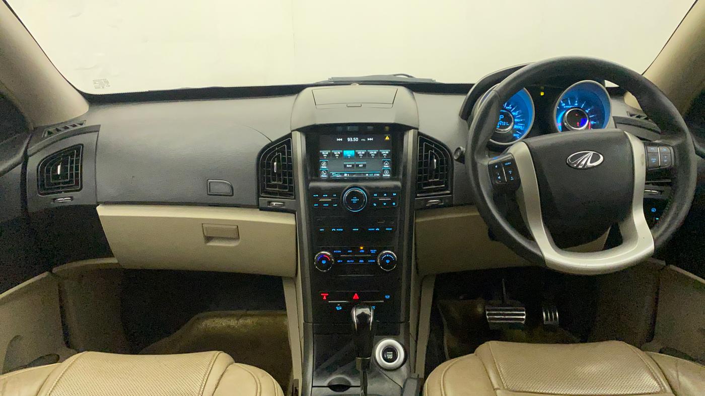 2017 Mahindra XUV500 W10 AT, Diesel, Automatic, 86,943 km, Dashboard