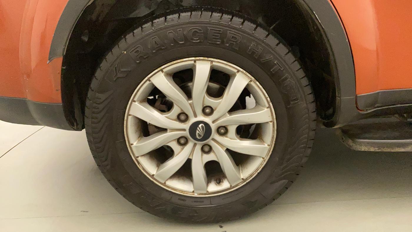 2017 Mahindra XUV500 W10 AT, Diesel, Automatic, 86,943 km, Right Rear Wheel