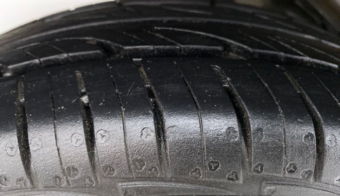 2018 Maruti Alto 800 LXI CNG, CNG, Manual, 39,960 km, Right Rear Tyre Tread
