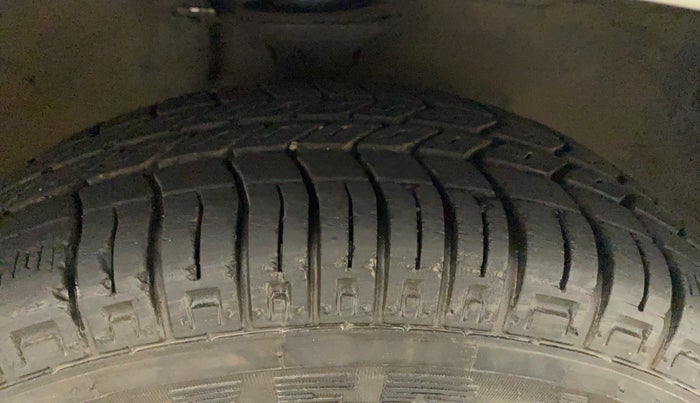 2016 Maruti Alto 800 VXI, Petrol, Manual, 53,419 km, Right Front Tyre Tread