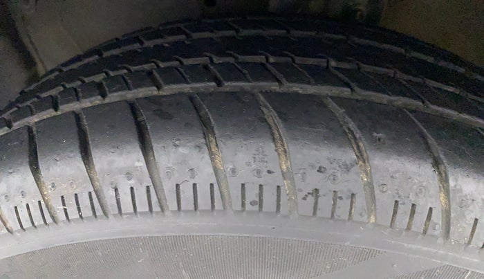2017 Maruti Celerio ZXI, Petrol, Manual, 30,524 km, Left Front Tyre Tread