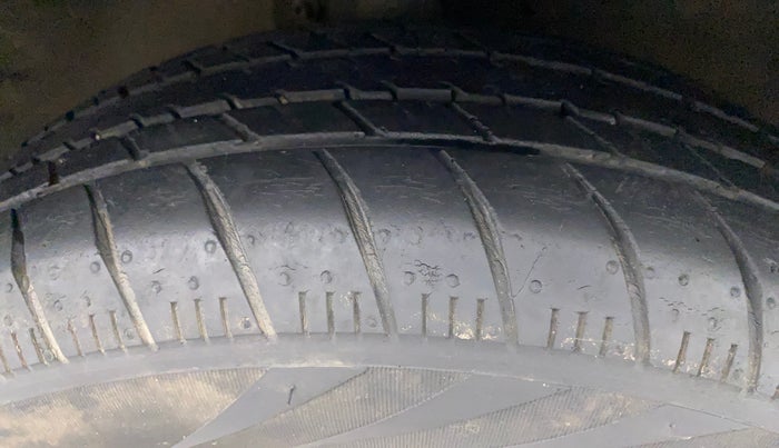 2017 Maruti Celerio ZXI, Petrol, Manual, 30,524 km, Right Front Tyre Tread