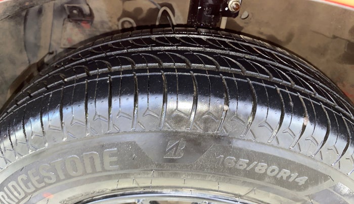 2016 Maruti Swift VXI, Petrol, Manual, 42,492 km, Left Front Tyre Tread