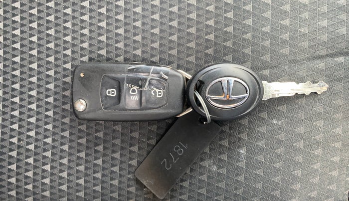 2018 Tata Tiago XZA PETROL, Petrol, Automatic, 1,38,852 km, Key Close Up