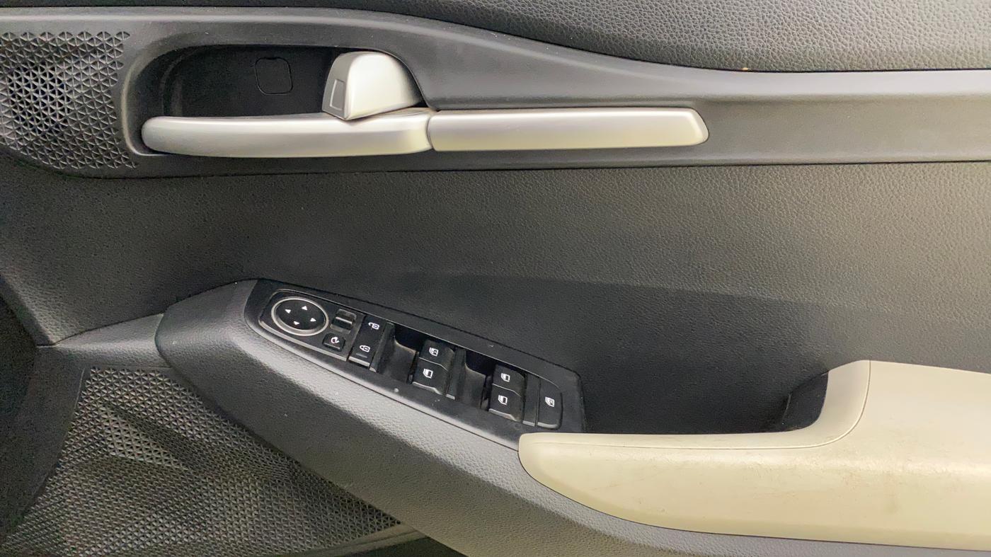2023 KIA SELTOS HTK PLUS 1.5 IMT, Petrol, Manual, 57,715 km, Driver Side Door Panels Control