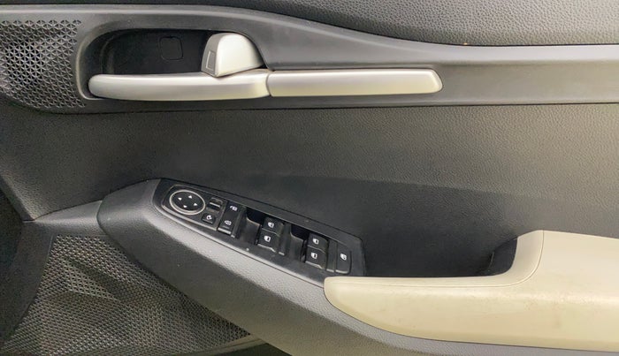 2023 KIA SELTOS HTK PLUS 1.5 IMT, Petrol, Manual, 57,754 km, Driver Side Door Panels Control