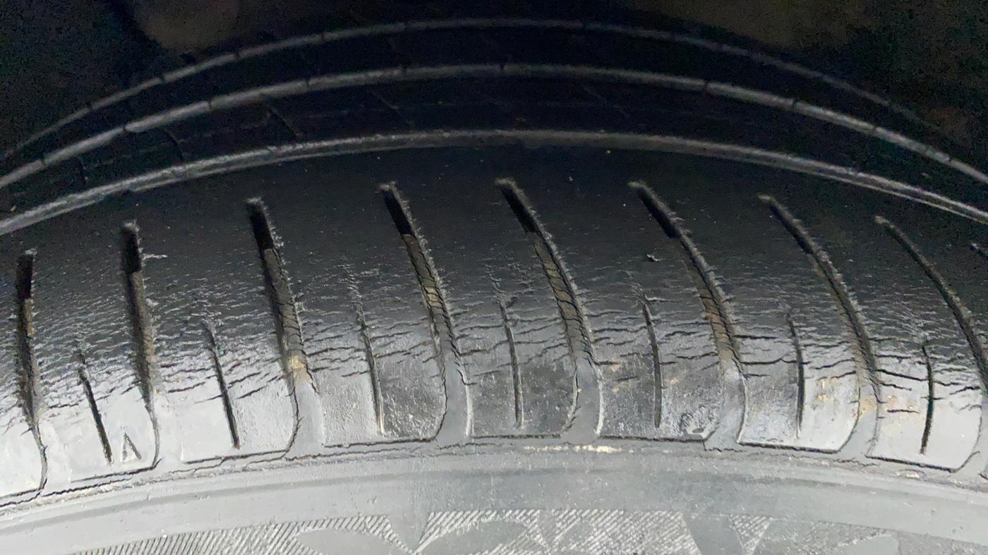 2016 Hyundai New Elantra 2.0 SX AT PETROL, Petrol, Automatic, 39,077 km, Left Front Tyre Tread