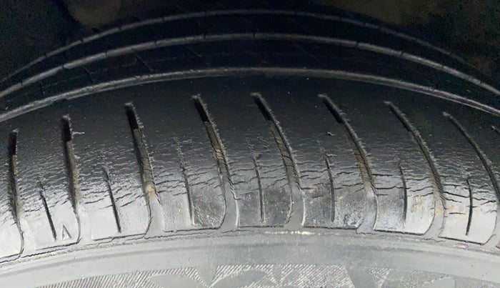 2016 Hyundai New Elantra 2.0 SX AT PETROL, Petrol, Automatic, 39,077 km, Left Front Tyre Tread
