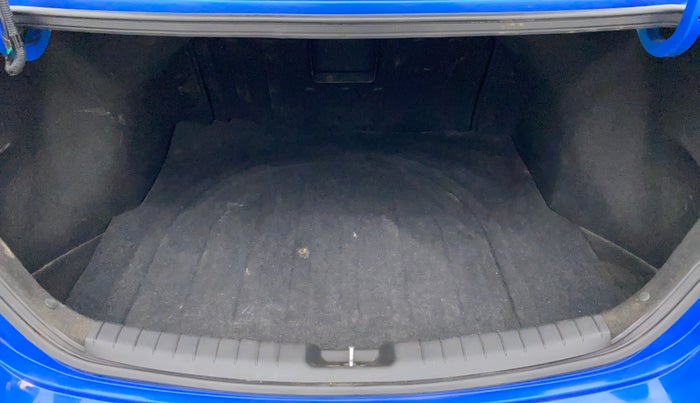 2016 Hyundai New Elantra 2.0 SX AT PETROL, Petrol, Automatic, 39,077 km, Boot Inside