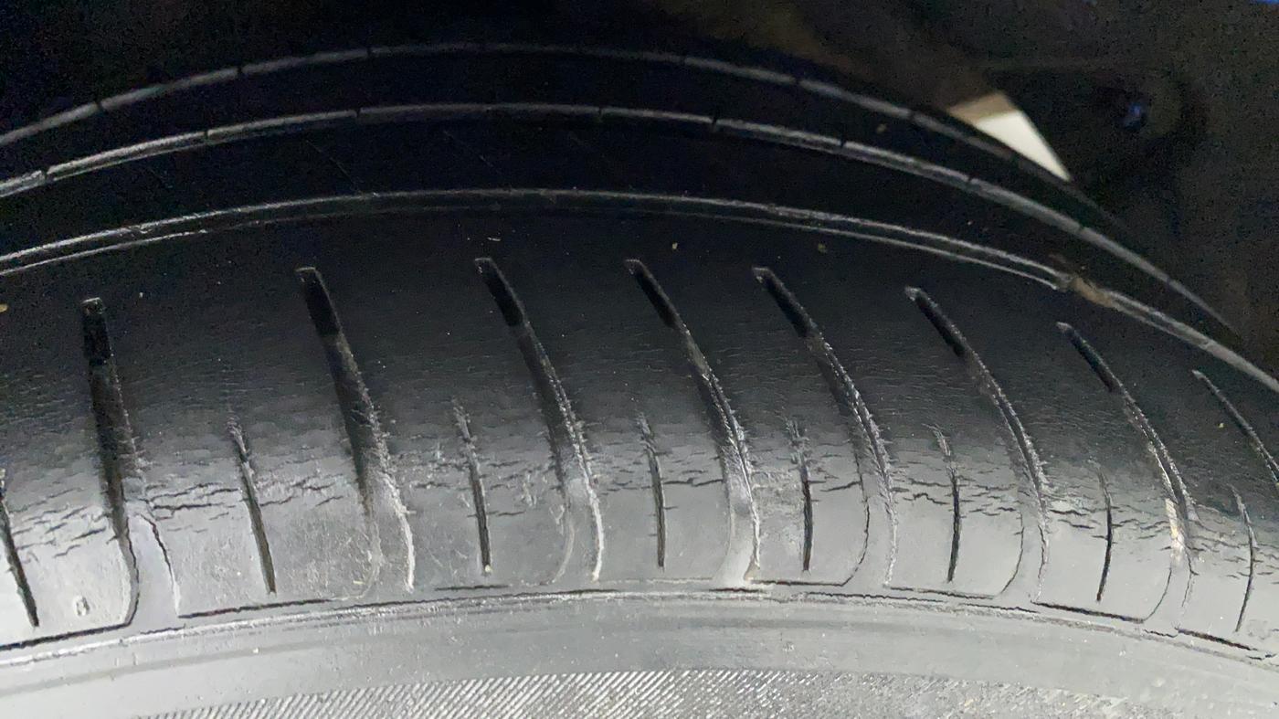 2016 Hyundai New Elantra 2.0 SX AT PETROL, Petrol, Automatic, 39,077 km, Left Rear Tyre Tread