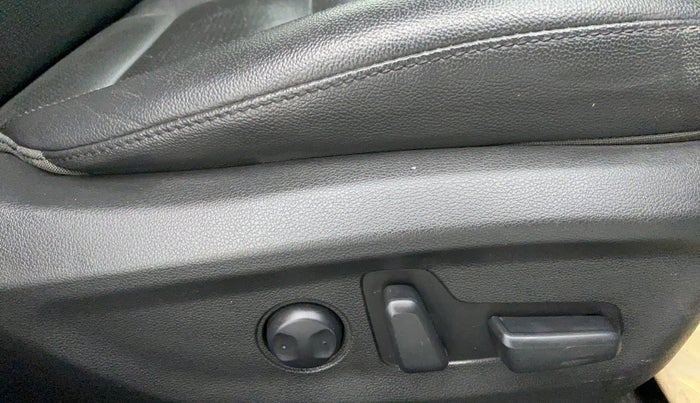 2016 Hyundai New Elantra 2.0 SX AT PETROL, Petrol, Automatic, 39,077 km, Driver Side Adjustment Panel