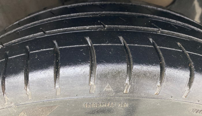 2018 Hyundai Elite i20 MAGNA EXECUTIVE 1.2, Petrol, Manual, 58,858 km, Right Front Tyre Tread