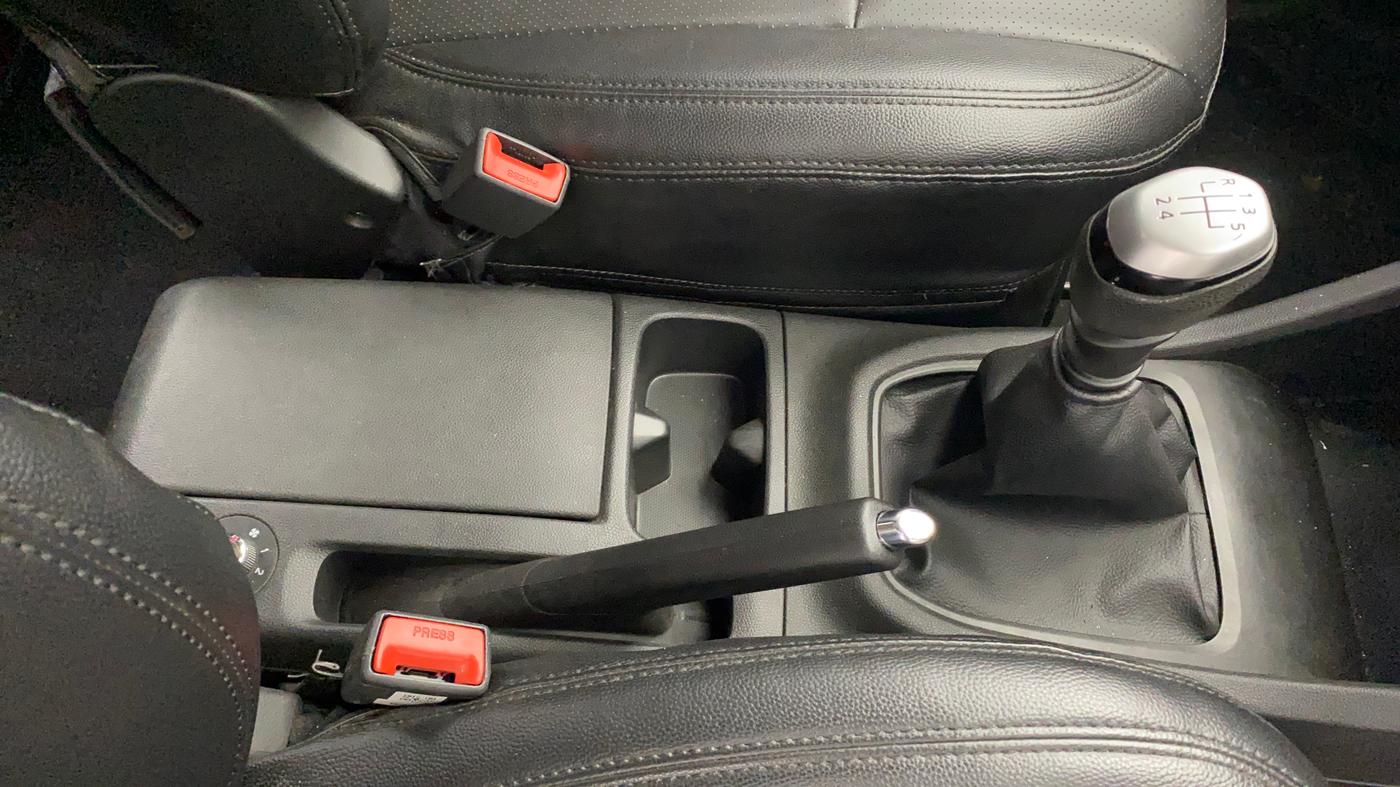 2019 Renault TRIBER RXZ, Petrol, Manual, 30,870 km, Gear Lever