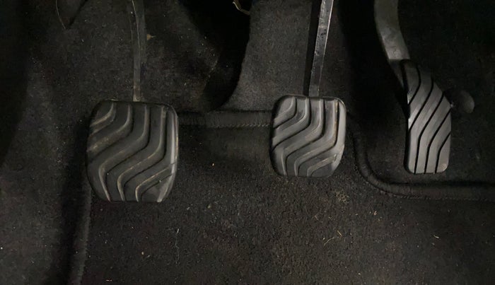 2019 Renault TRIBER RXZ, Petrol, Manual, 30,870 km, Pedals