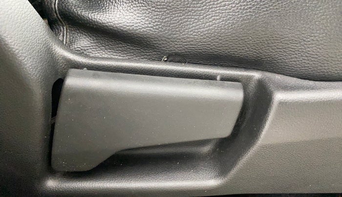 2019 Renault TRIBER RXZ, Petrol, Manual, 30,870 km, Driver Side Adjustment Panel