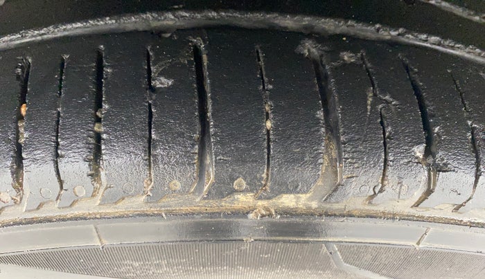 2019 Renault TRIBER RXZ, Petrol, Manual, 30,870 km, Left Front Tyre Tread