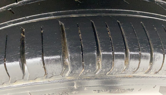 2019 Renault TRIBER RXZ, Petrol, Manual, 30,870 km, Left Rear Tyre Tread