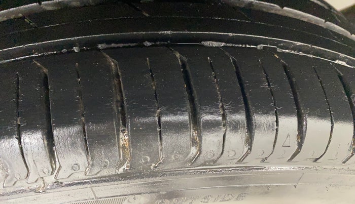 2019 Renault TRIBER RXZ, Petrol, Manual, 30,870 km, Right Rear Tyre Tread