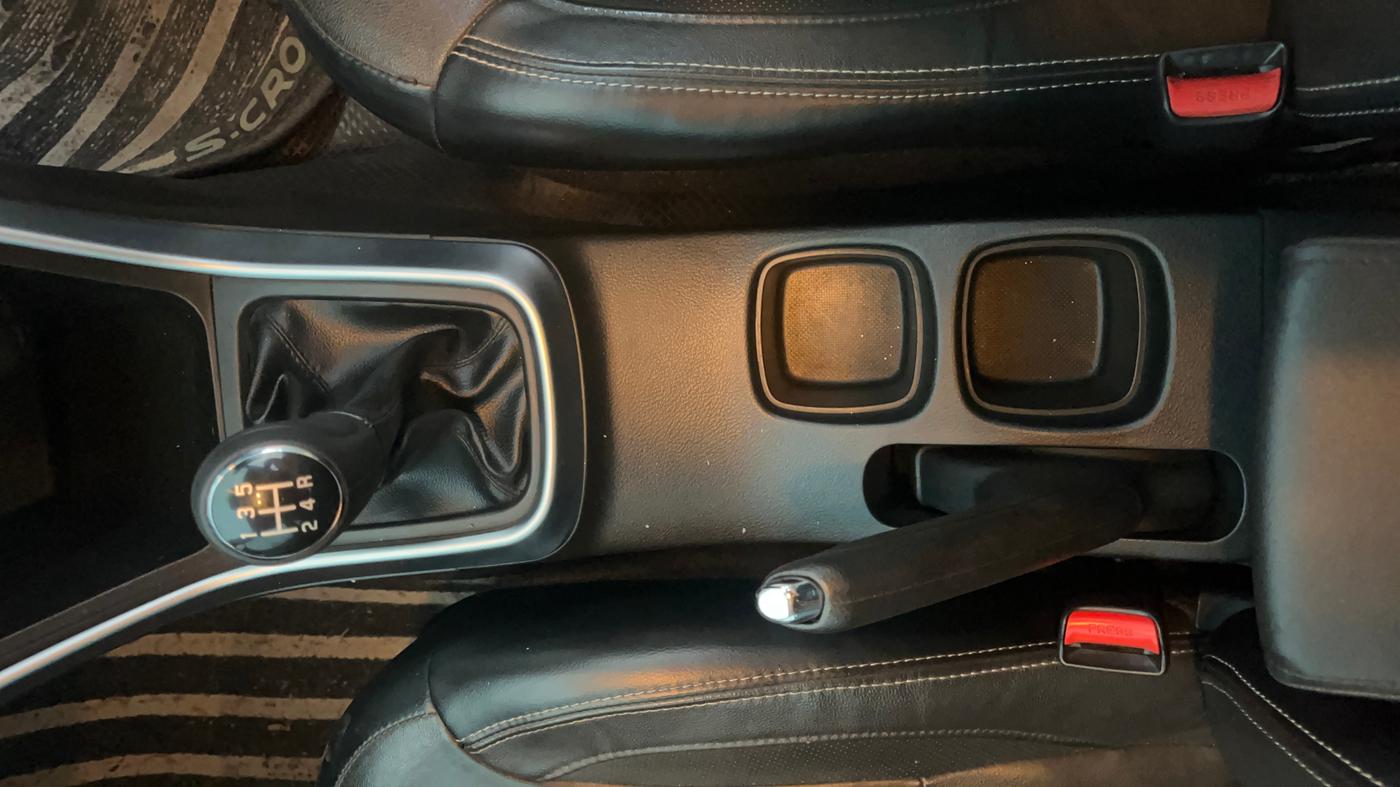 2019 Maruti S Cross ALPHA 1.3, Diesel, Manual, 74,300 km, Gear Lever