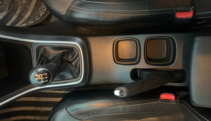 2019 Maruti S Cross ALPHA 1.3, Diesel, Manual, 74,031 km, Gear Lever