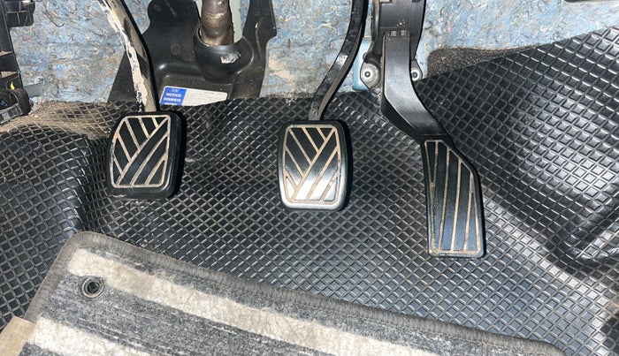 2019 Maruti S Cross ALPHA 1.3, Diesel, Manual, 74,031 km, Pedals