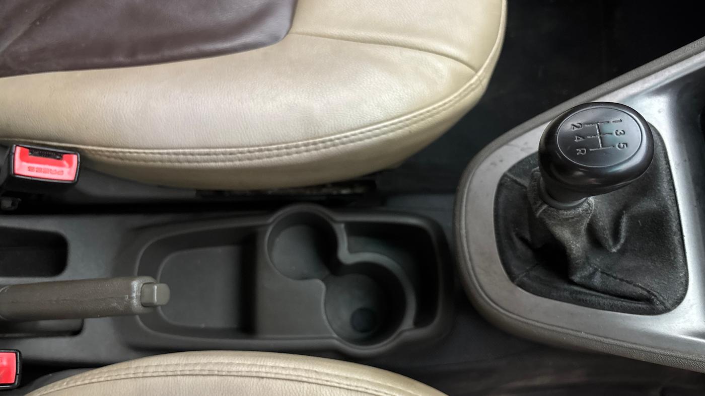 2014 Hyundai i10 SPORTZ 1.1, Petrol, Manual, 67,683 km, Gear Lever