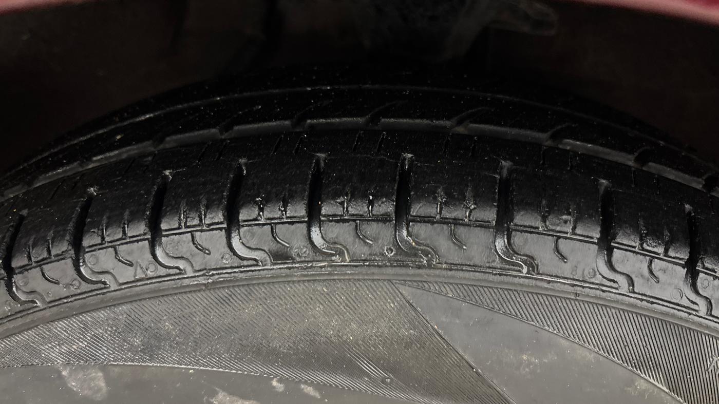 2014 Hyundai i10 SPORTZ 1.1, Petrol, Manual, 67,683 km, Right Front Tyre Tread