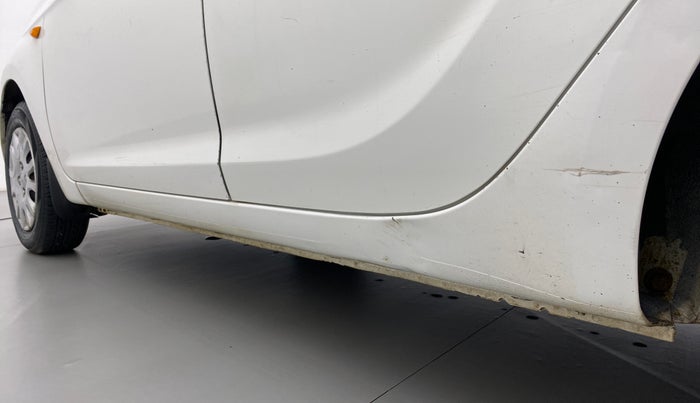 2011 Hyundai i20 MAGNA 1.2, Petrol, Manual, 1,23,488 km, Left running board - Slightly dented