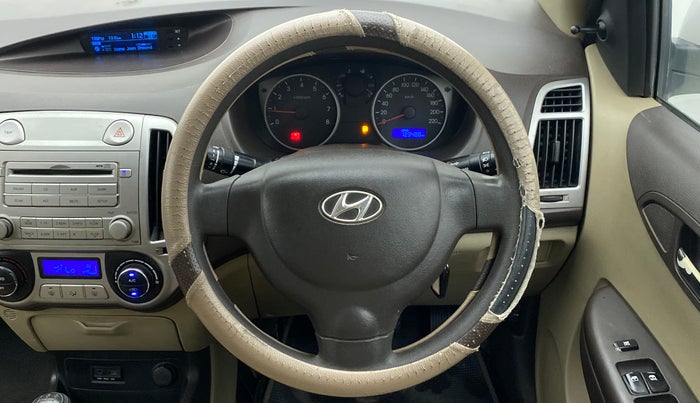 2011 Hyundai i20 MAGNA 1.2, Petrol, Manual, 1,23,488 km, Steering Wheel Close Up